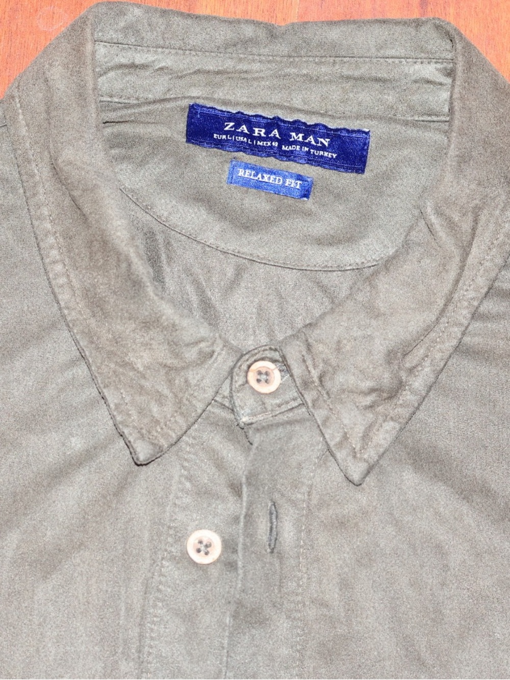Zara Men's Relaxed Fit Button-Down Shirt in Olive
